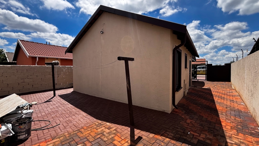 2 Bedroom Property for Sale in Windmill Park Gauteng