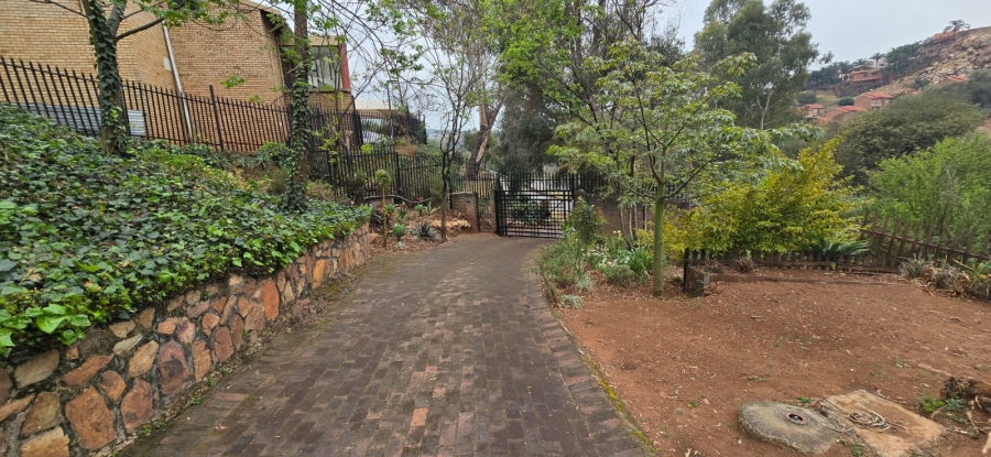 6 Bedroom Property for Sale in Helderkruin Gauteng