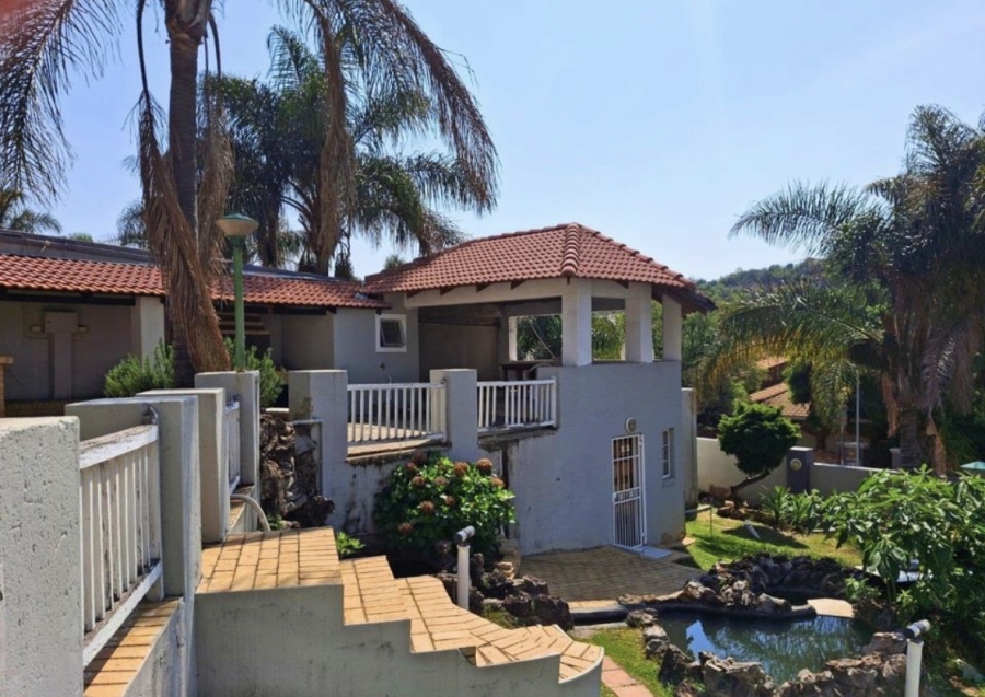 5 Bedroom Property for Sale in Bassonia Gauteng