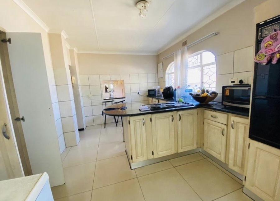 5 Bedroom Property for Sale in Bassonia Gauteng