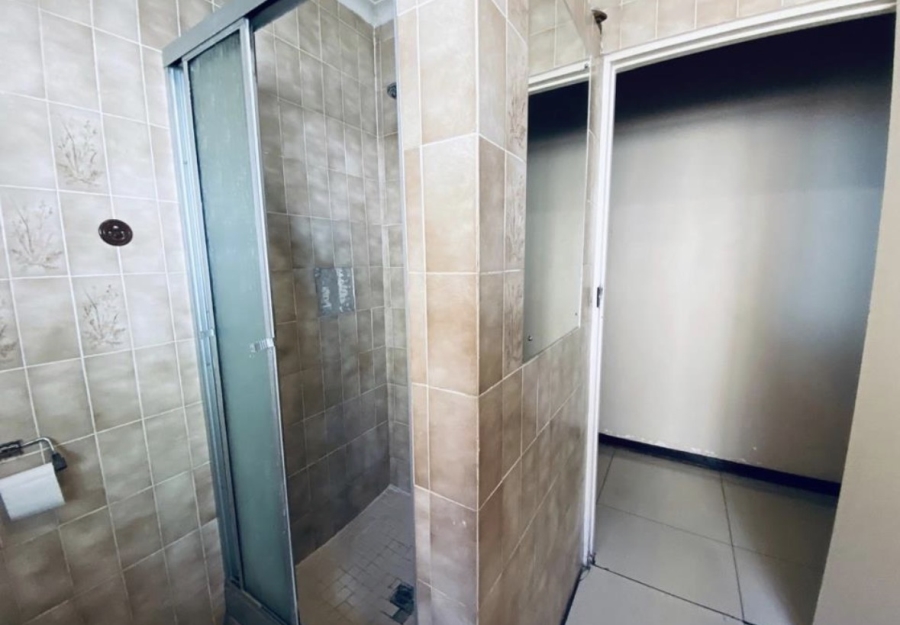 5 Bedroom Property for Sale in Bassonia Gauteng