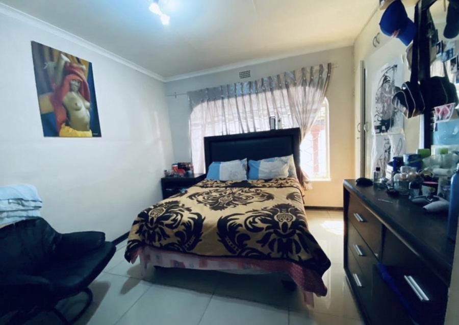 5 Bedroom Property for Sale in Bassonia Gauteng
