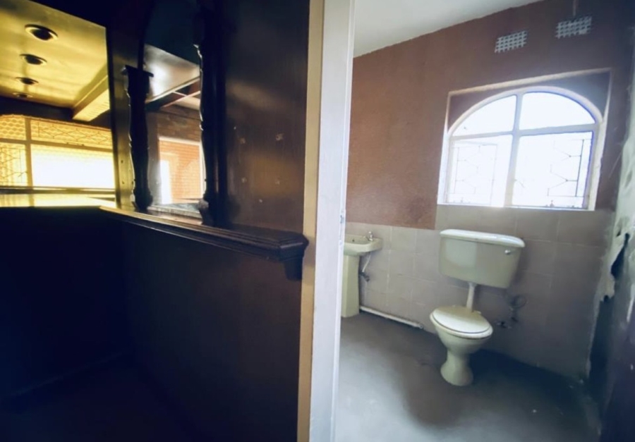 5 Bedroom Property for Sale in Bassonia Gauteng