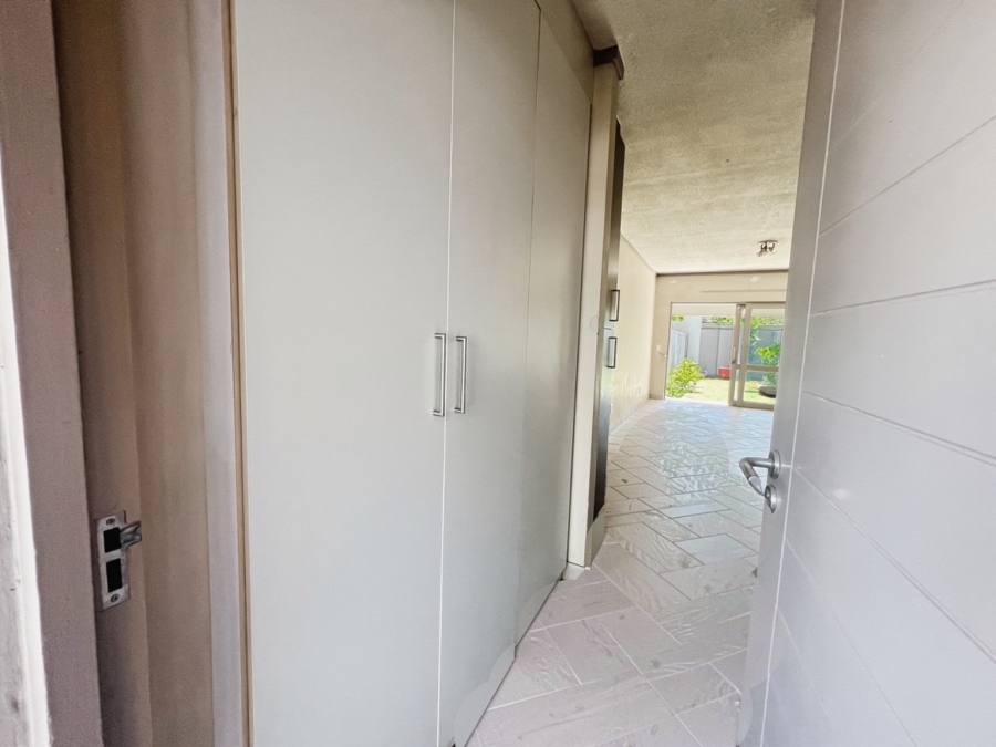 1 Bedroom Property for Sale in Sunninghill Gauteng