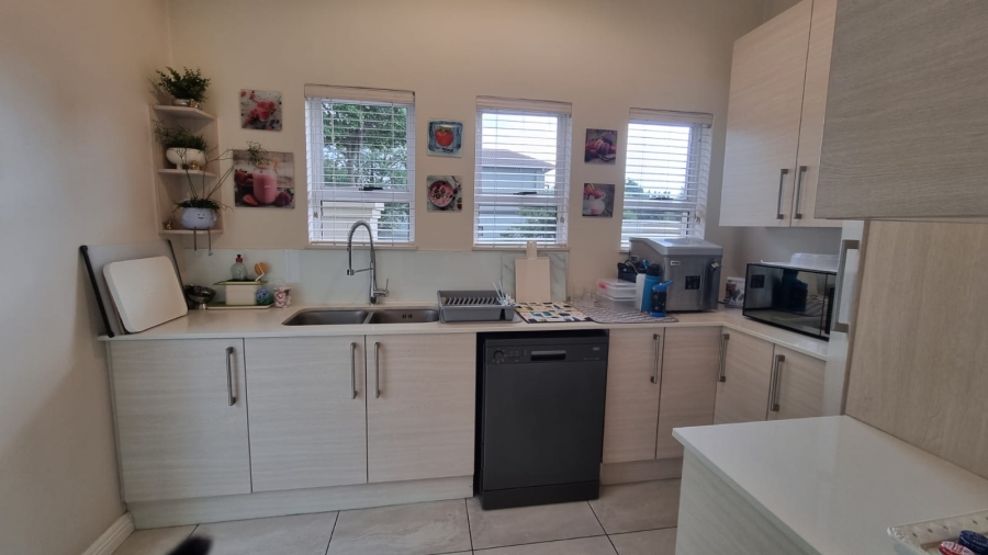 4 Bedroom Property for Sale in Greenstone Hill Gauteng