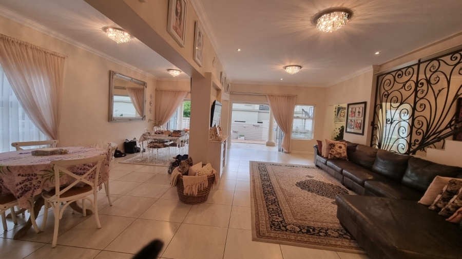 4 Bedroom Property for Sale in Greenstone Hill Gauteng