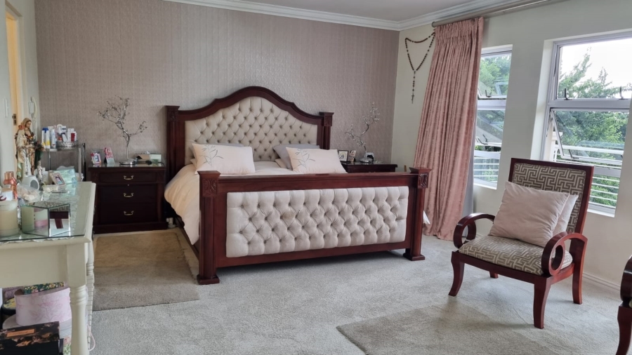 4 Bedroom Property for Sale in Greenstone Hill Gauteng