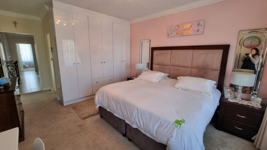 4 Bedroom Property for Sale in Greenstone Hill Gauteng