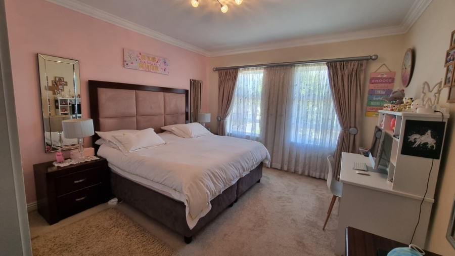 4 Bedroom Property for Sale in Greenstone Hill Gauteng