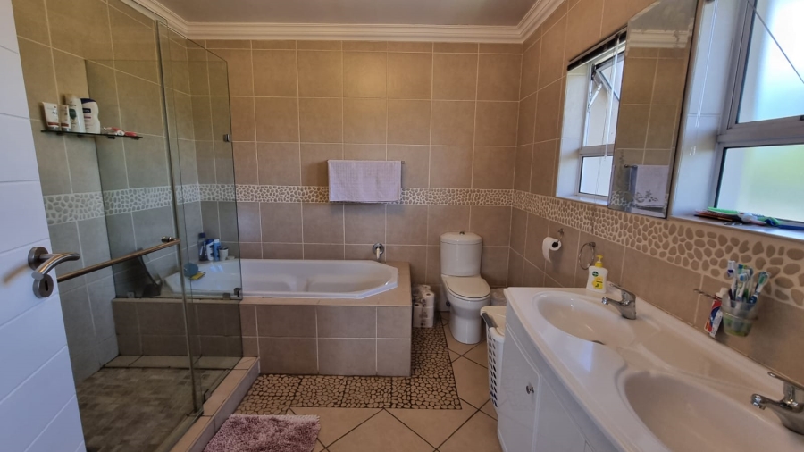 4 Bedroom Property for Sale in Greenstone Hill Gauteng