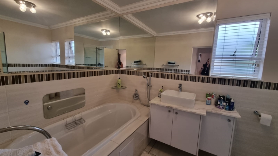 4 Bedroom Property for Sale in Greenstone Hill Gauteng
