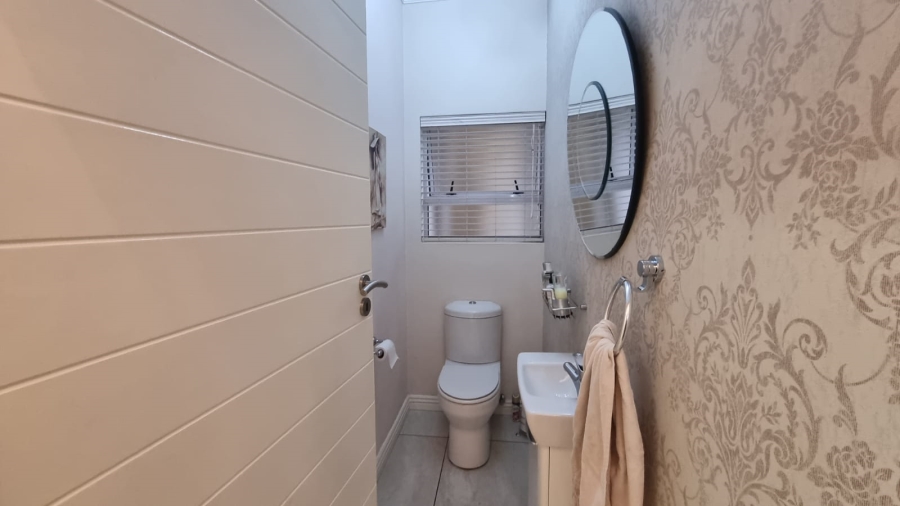 4 Bedroom Property for Sale in Greenstone Hill Gauteng