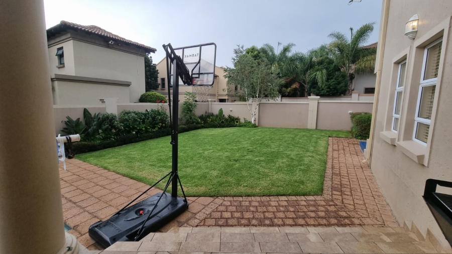 4 Bedroom Property for Sale in Greenstone Hill Gauteng