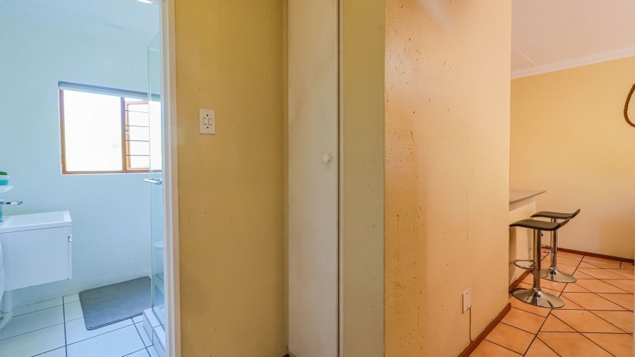 2 Bedroom Property for Sale in Sunninghill Gauteng