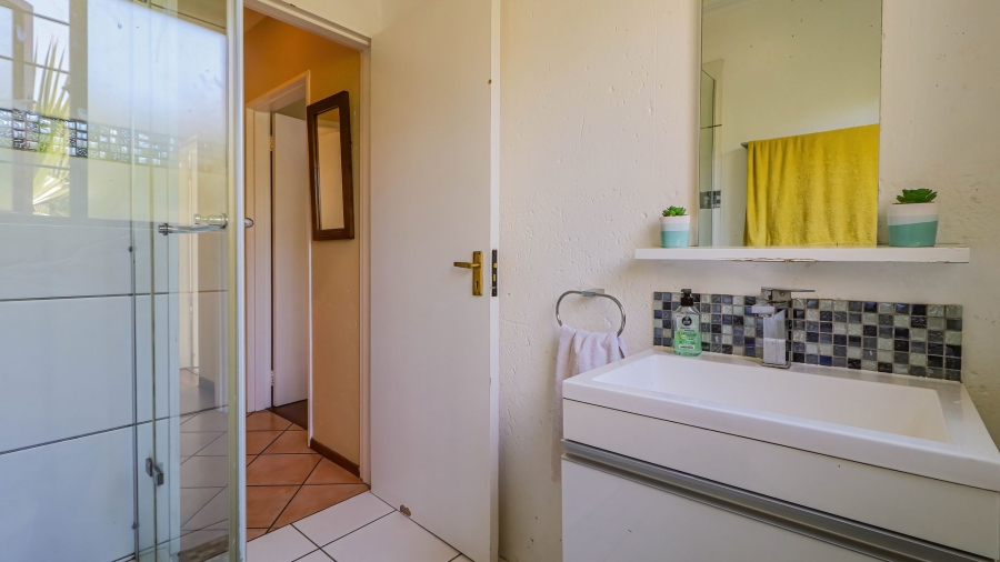 2 Bedroom Property for Sale in Sunninghill Gauteng