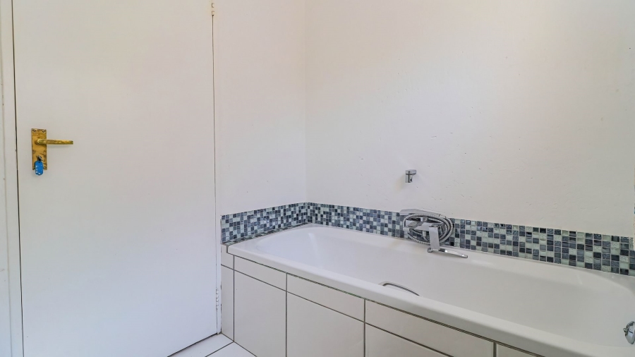 2 Bedroom Property for Sale in Sunninghill Gauteng