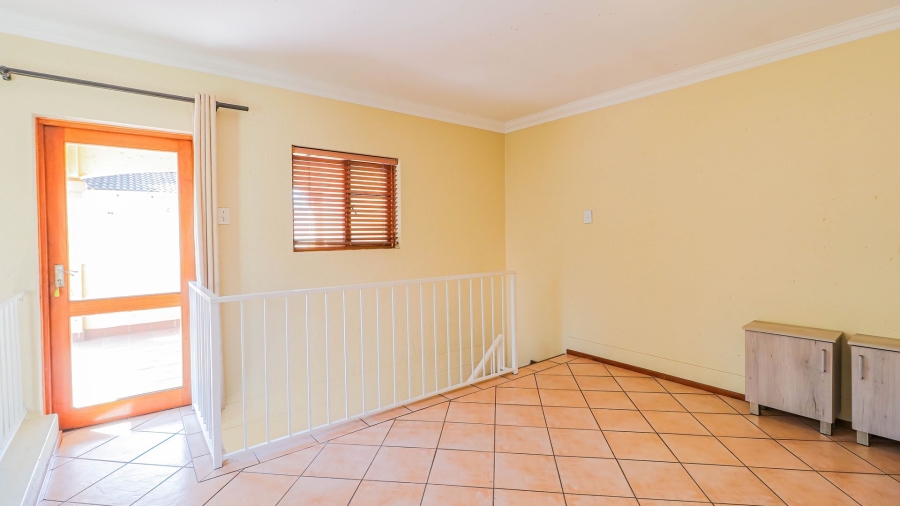 2 Bedroom Property for Sale in Sunninghill Gauteng