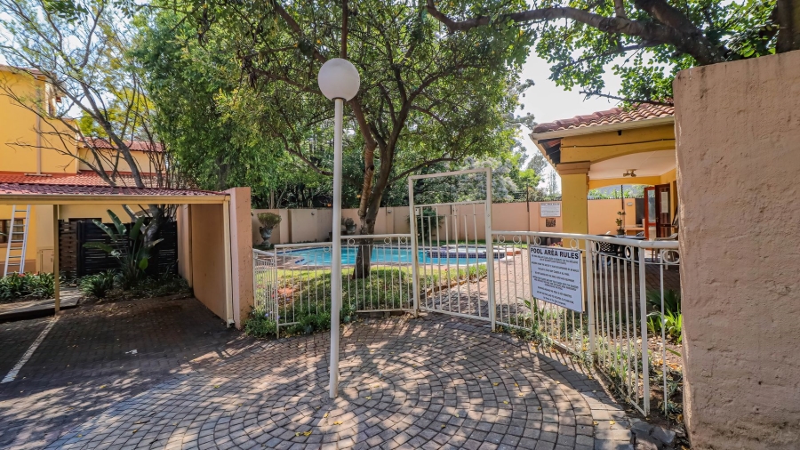 2 Bedroom Property for Sale in Sunninghill Gauteng