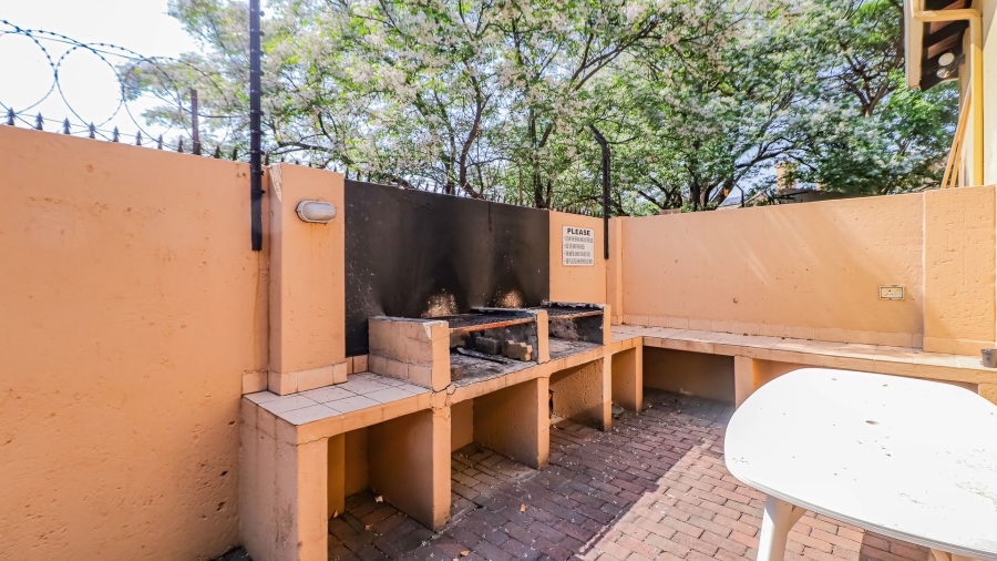 2 Bedroom Property for Sale in Sunninghill Gauteng