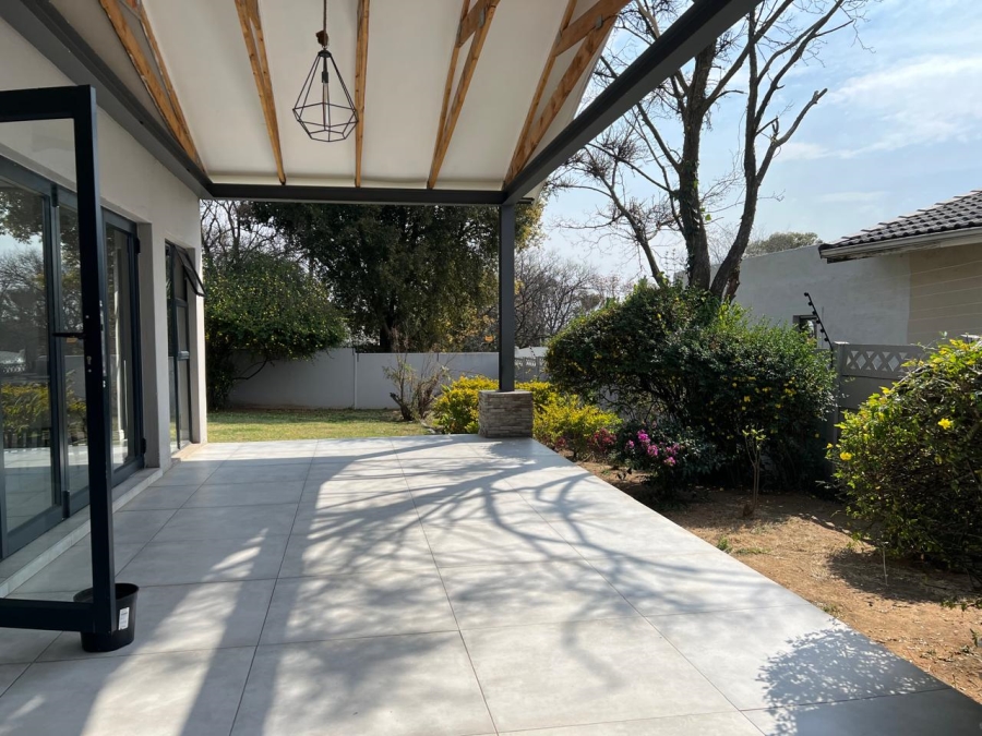 5 Bedroom Property for Sale in Wendywood Gauteng