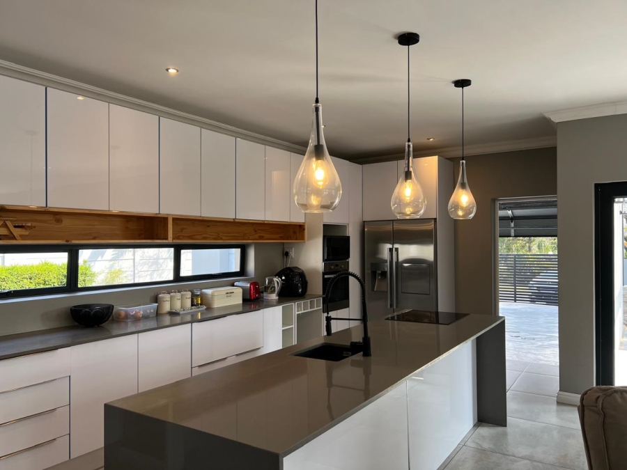 5 Bedroom Property for Sale in Wendywood Gauteng