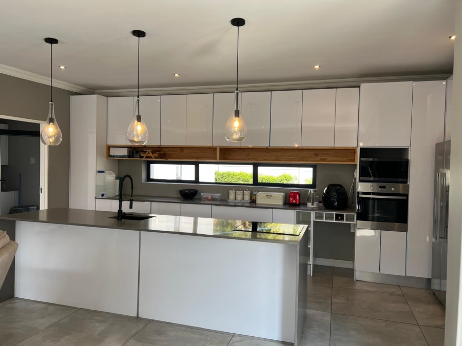5 Bedroom Property for Sale in Wendywood Gauteng