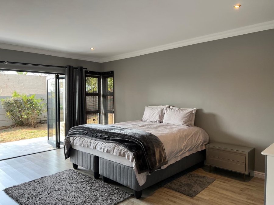 5 Bedroom Property for Sale in Wendywood Gauteng