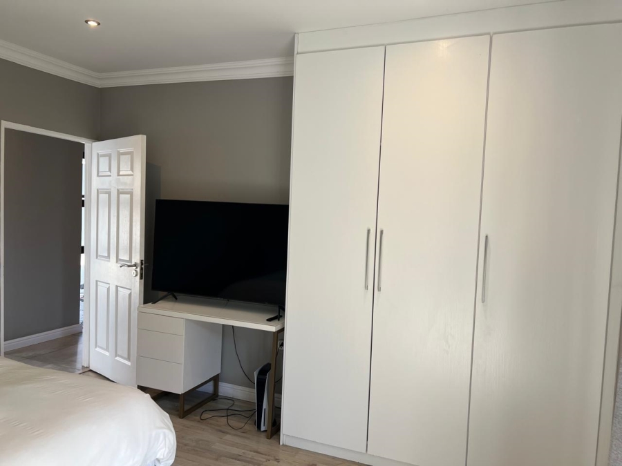 5 Bedroom Property for Sale in Wendywood Gauteng