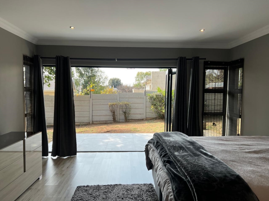 5 Bedroom Property for Sale in Wendywood Gauteng