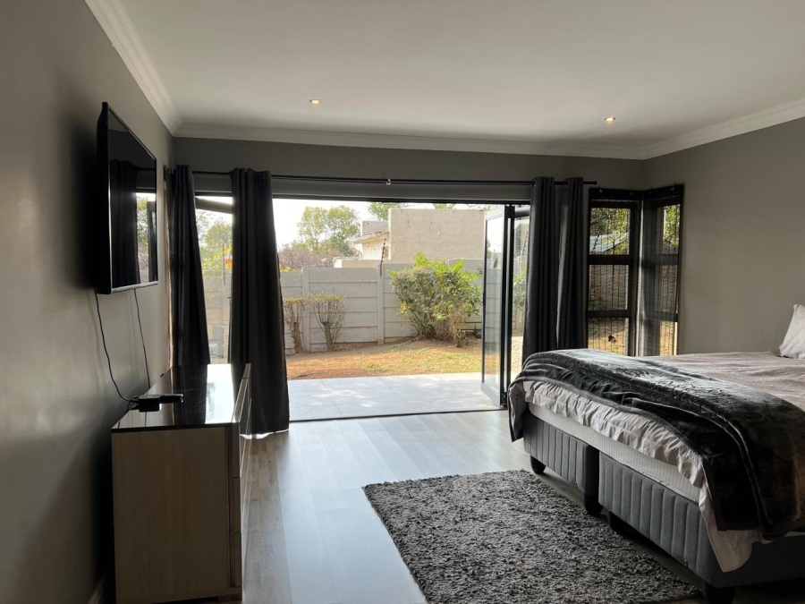 5 Bedroom Property for Sale in Wendywood Gauteng