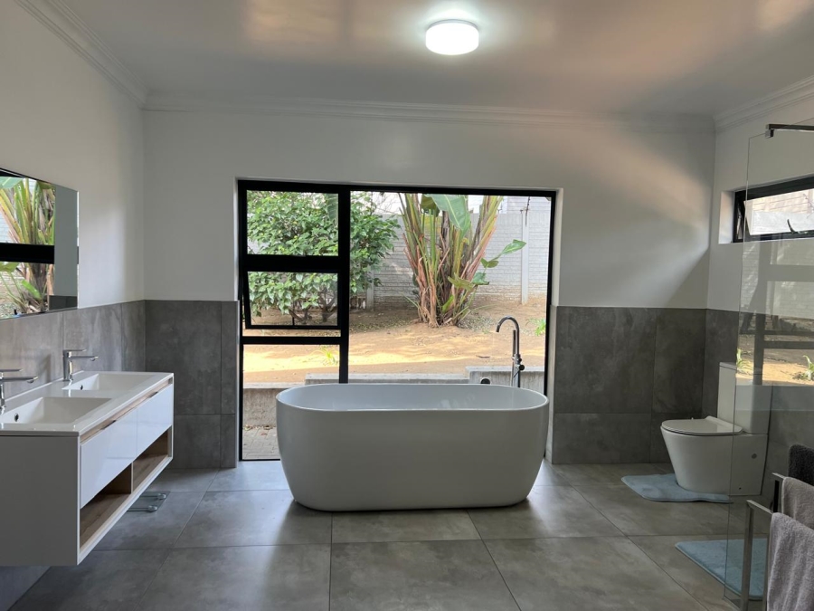 5 Bedroom Property for Sale in Wendywood Gauteng