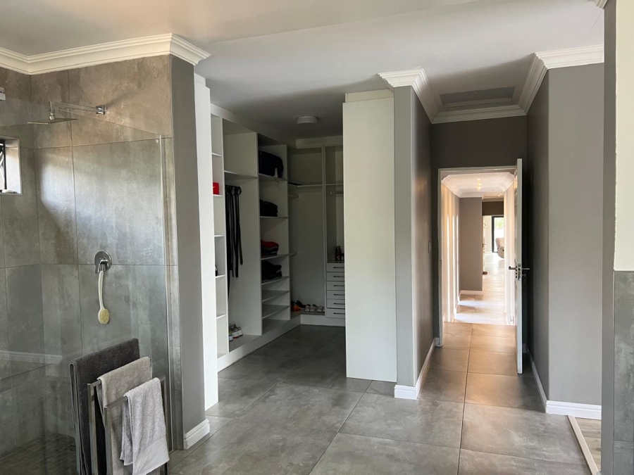 5 Bedroom Property for Sale in Wendywood Gauteng