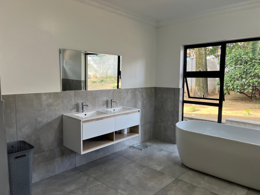 5 Bedroom Property for Sale in Wendywood Gauteng