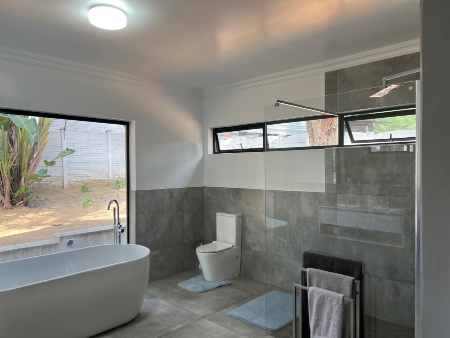5 Bedroom Property for Sale in Wendywood Gauteng
