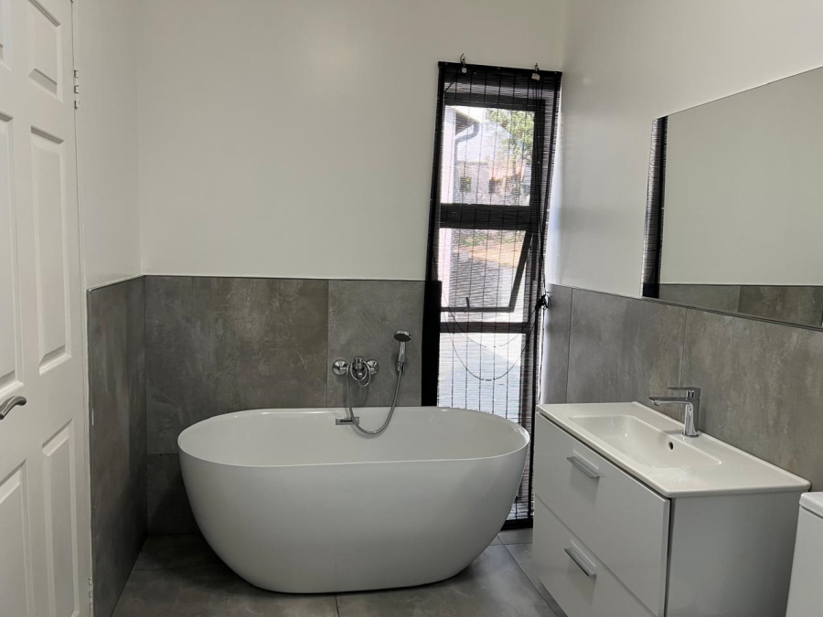 5 Bedroom Property for Sale in Wendywood Gauteng