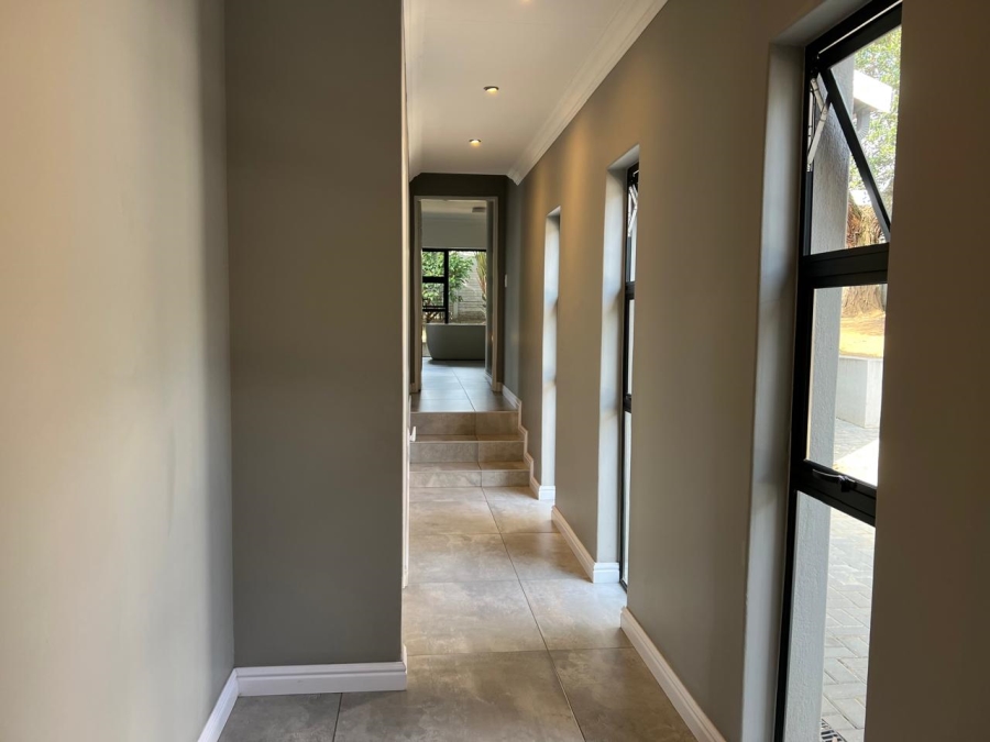 5 Bedroom Property for Sale in Wendywood Gauteng