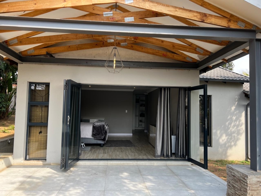 5 Bedroom Property for Sale in Wendywood Gauteng