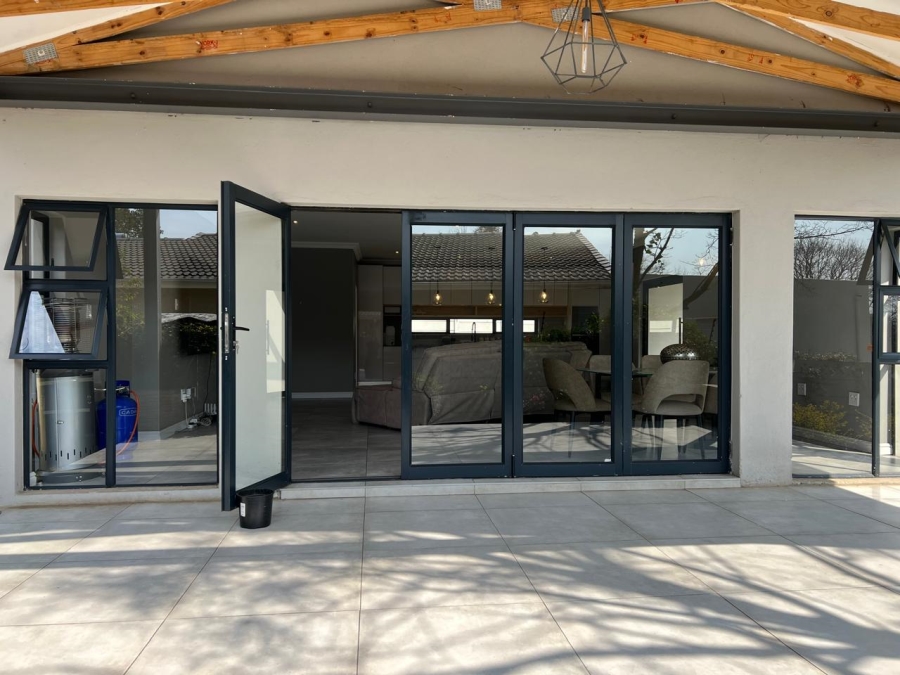5 Bedroom Property for Sale in Wendywood Gauteng