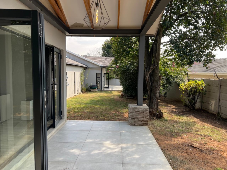 5 Bedroom Property for Sale in Wendywood Gauteng