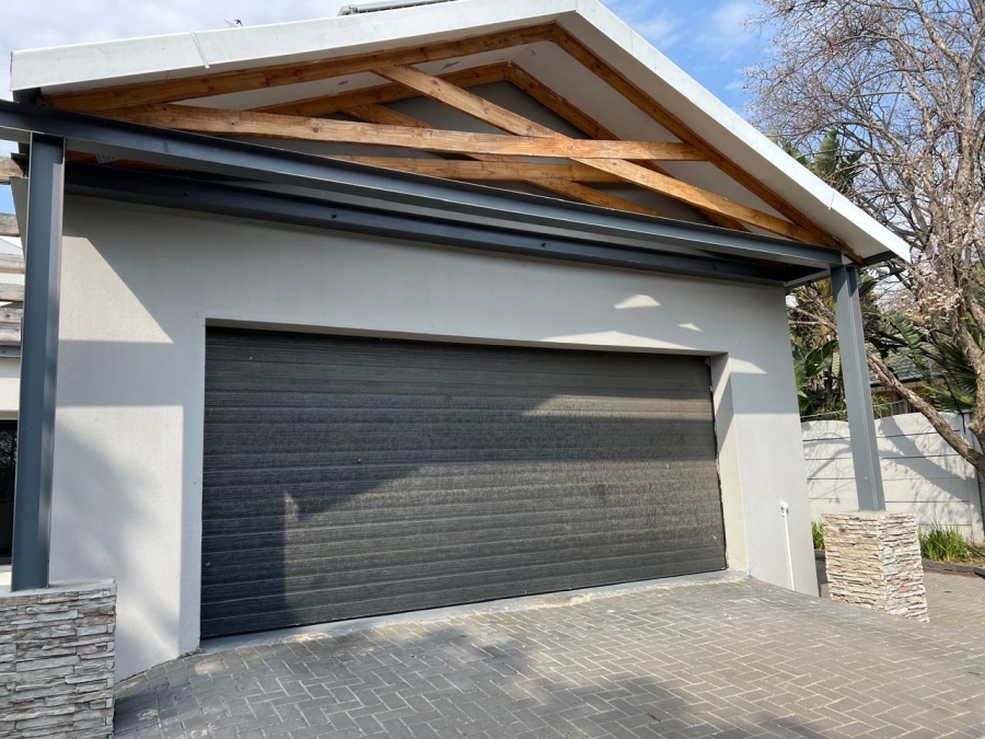 5 Bedroom Property for Sale in Wendywood Gauteng