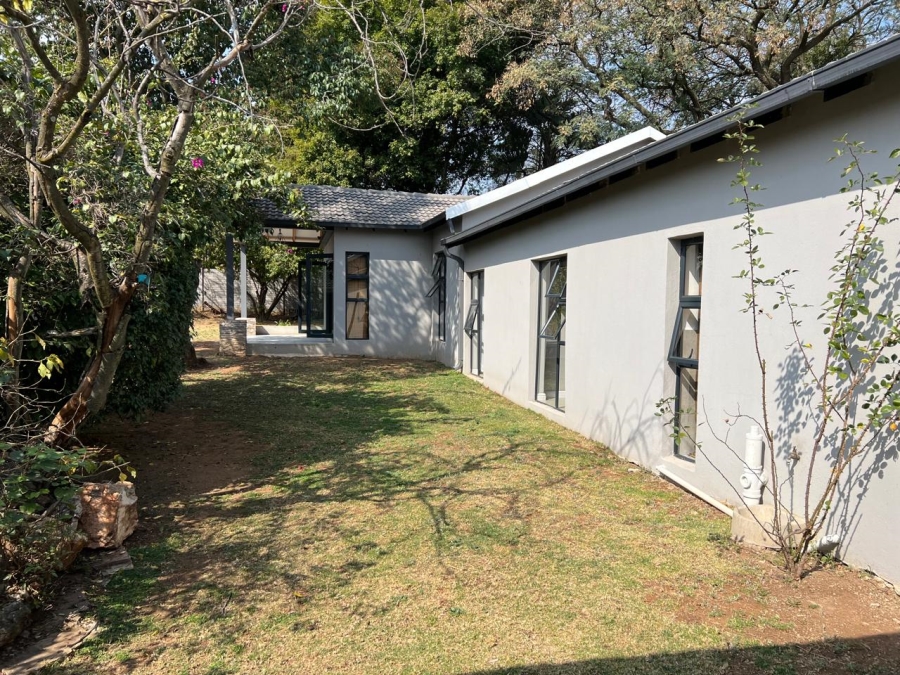 5 Bedroom Property for Sale in Wendywood Gauteng
