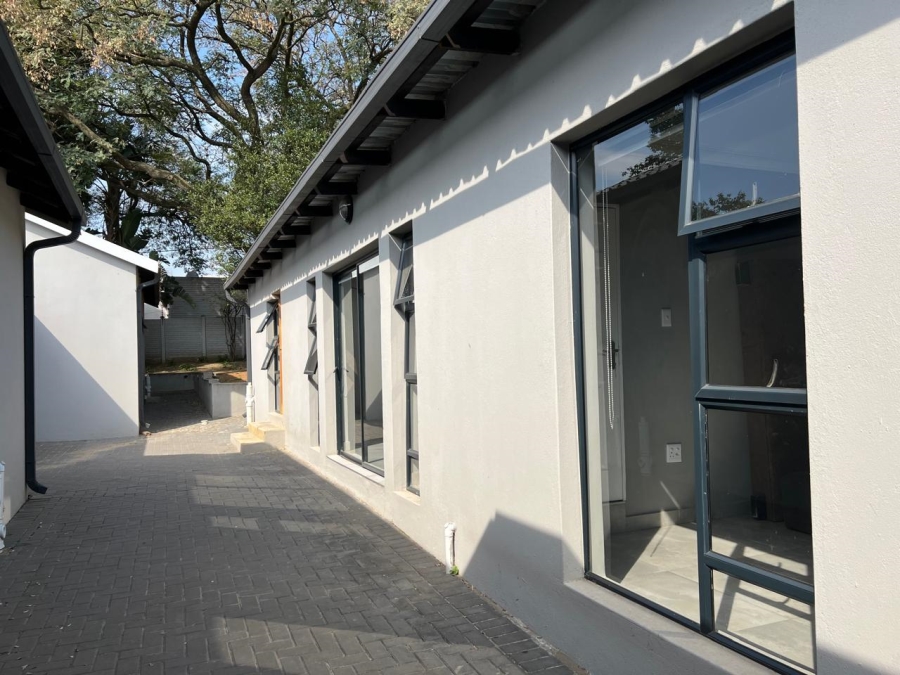 5 Bedroom Property for Sale in Wendywood Gauteng