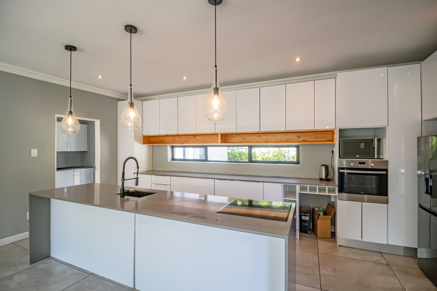 5 Bedroom Property for Sale in Wendywood Gauteng