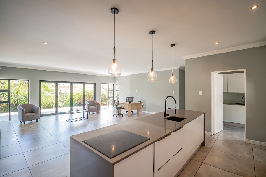 5 Bedroom Property for Sale in Wendywood Gauteng