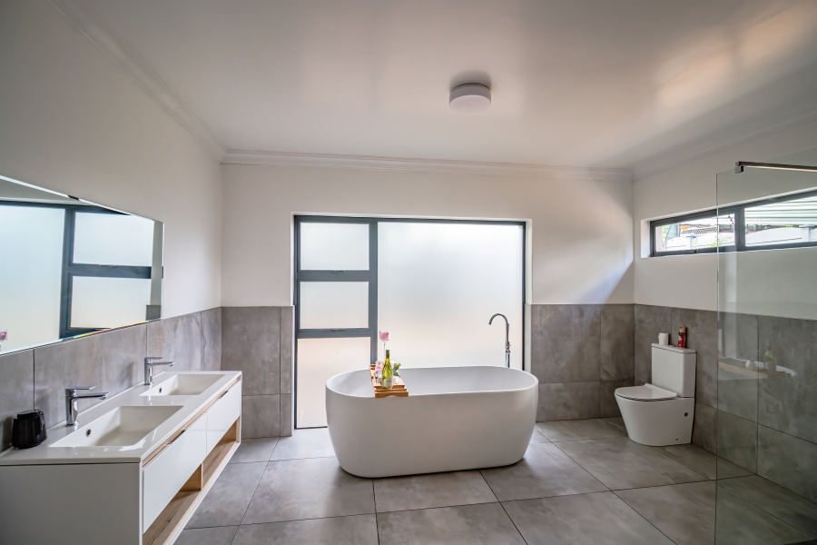 5 Bedroom Property for Sale in Wendywood Gauteng
