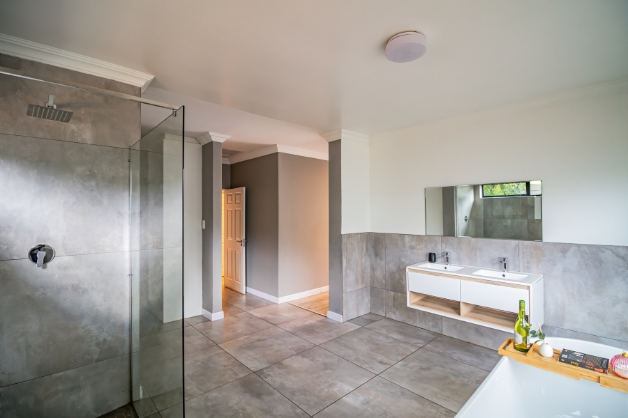 5 Bedroom Property for Sale in Wendywood Gauteng