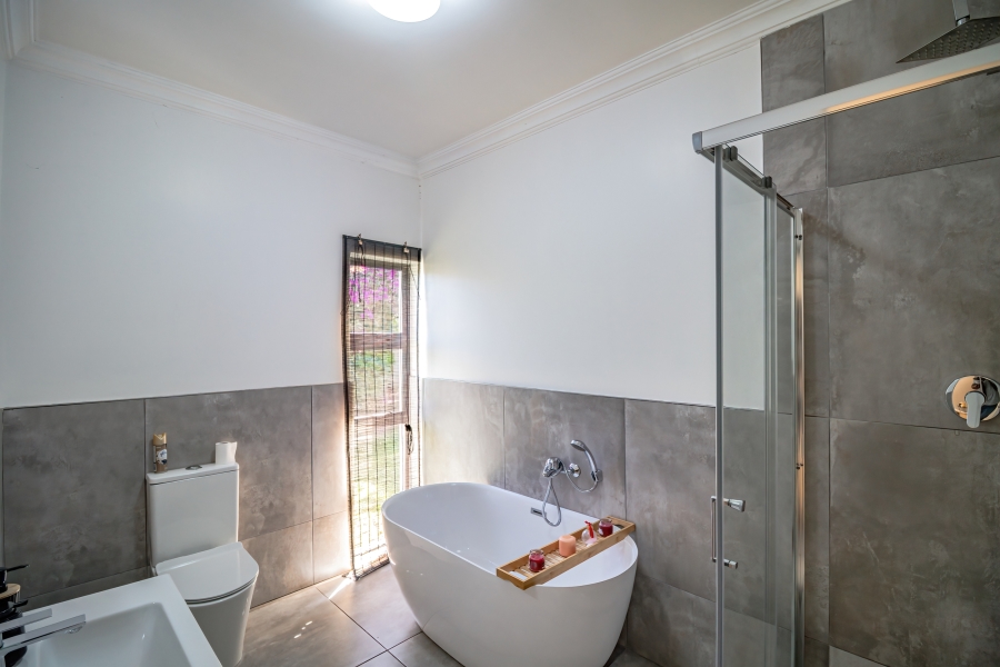 5 Bedroom Property for Sale in Wendywood Gauteng
