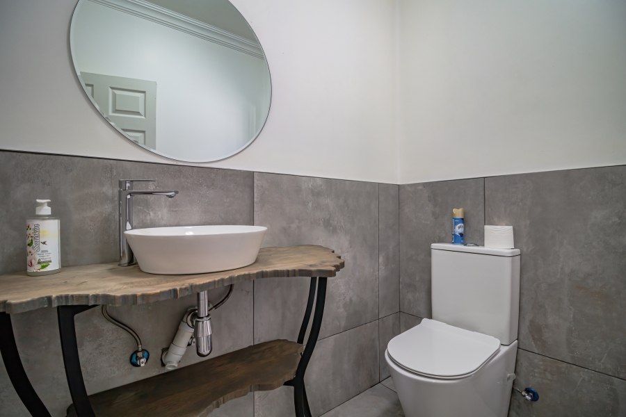 5 Bedroom Property for Sale in Wendywood Gauteng