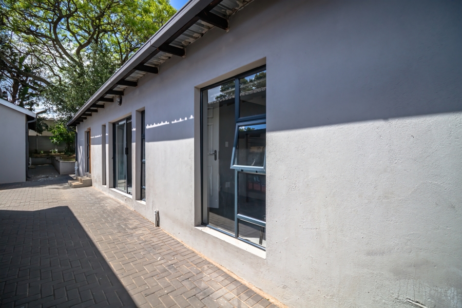 5 Bedroom Property for Sale in Wendywood Gauteng