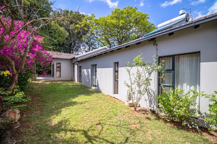 5 Bedroom Property for Sale in Wendywood Gauteng
